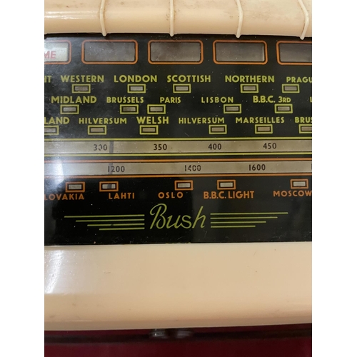 125 - A VINTAGE BUSH BAKELITE RADIO