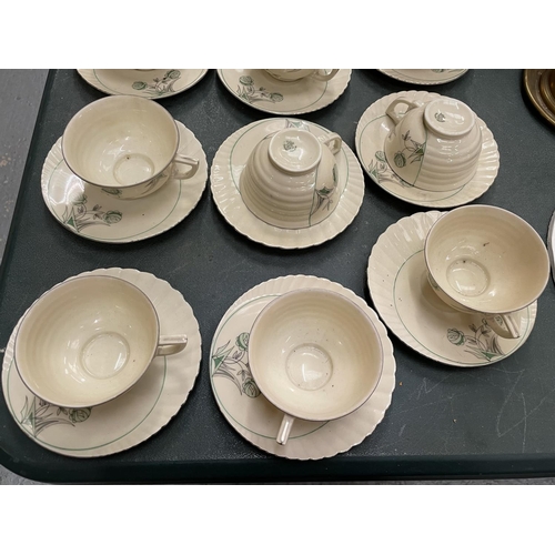 126 - AN ART DECO TEA SET COMPRISING OF CUPS, SAUCERS, MILK JUG AND SUGAR BOWL