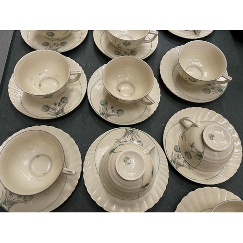 126 - AN ART DECO TEA SET COMPRISING OF CUPS, SAUCERS, MILK JUG AND SUGAR BOWL