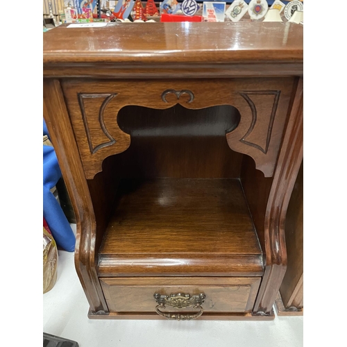 131 - A PAIR OF DESK/DRESSING TABLE OPEN SHELF CUPBOARDS WITH DRAWER WITH POTENTIAL FOR WALL HANGING