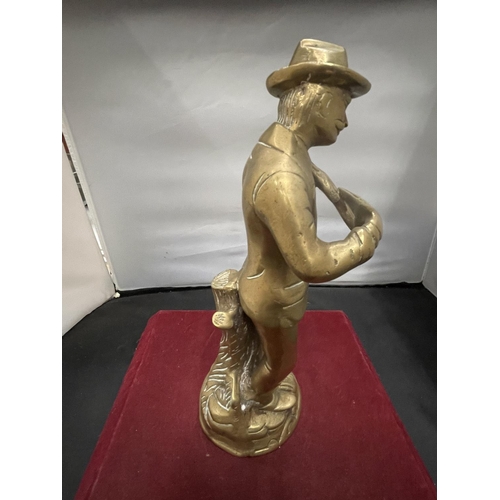 134 - A BRASS FIGURE OF A FIDDLER