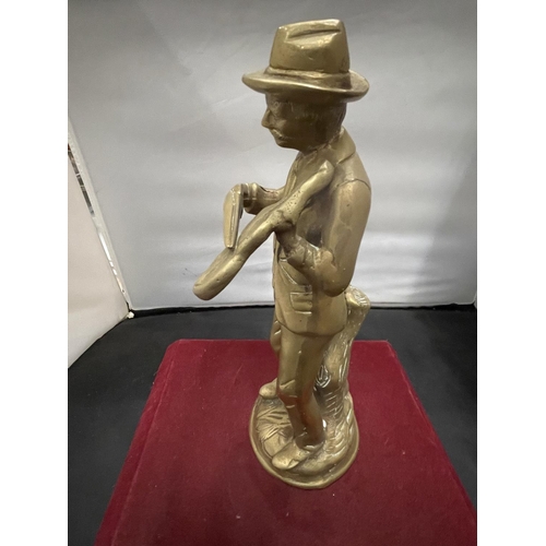 134 - A BRASS FIGURE OF A FIDDLER