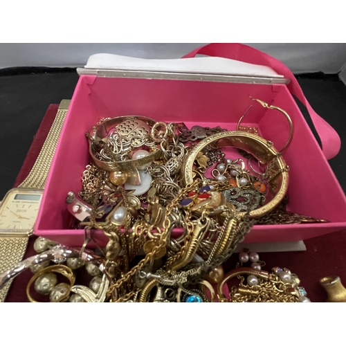 139 - A BOX OF ASSORTED COSTUME JEWELLERY TO INCLUDE NECKLACES, WATCHES, BRACELETS ETC