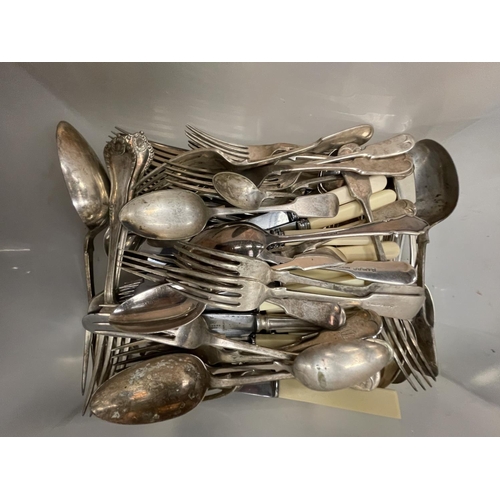 143 - A QUANTITY OF SILVER PLATE ITEMS TO INCLUDE A MUSIC STAND NUT CRACKER AND FLATWARE ETC