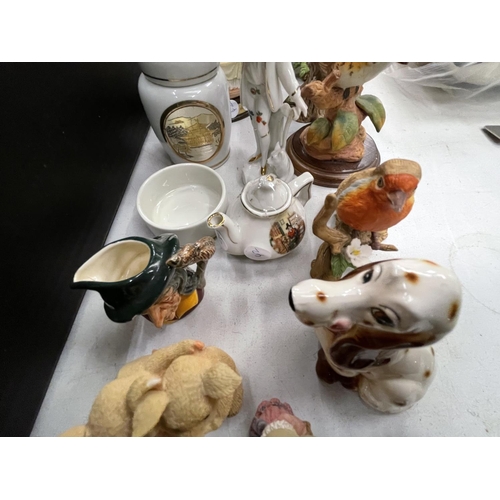 148 - A SELECTION OF CERAMIC ITEMS