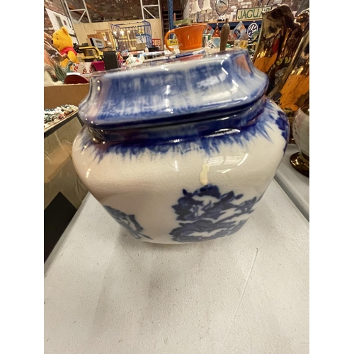 150A - TWO STAFFORDSHIRE IRONSTONE JARS WITH LIDS AND A BLUE AND WHITE DELFT COMPORT A/F