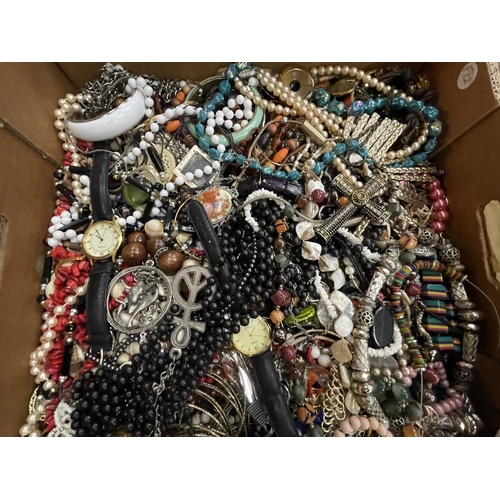 152 - A VERY LARGE QUANTITY OF COSTUME JEWELLERY