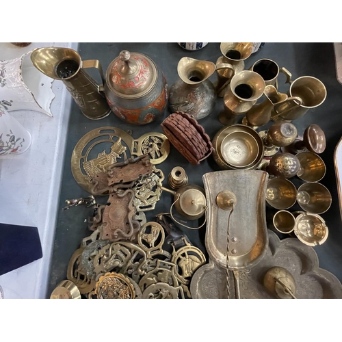 159 - A LARGE QUANTITY OF BRASS ITEMS