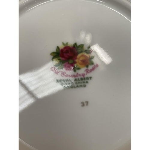 162A - A ROYAL ALBERT OLD COUNTRY ROSES PART DINNER SERVICE COMPRISING OF THIRTY THREE PIECES COMPRISING OF... 