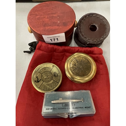 171 - AN ASSORTMENT OF ITEMS TO INCLUDE A BRASS COMPASS, A FOR 50 YRS CALENDAR 1992-2041, A SUBMARINE TIE ... 