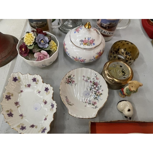 172 - A COLLECTION OF ASSORTED CERAMICS TO INCLUDE ROYAL WORCESTER PALISSY CAKE PLATE AND SERVER