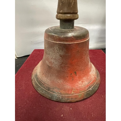 173 - A VINTAGE 'HULL DOCKS' HAND BELL WITH WOODEN HANDLE (PLEASE NOTE NO CLAPPER)