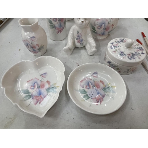 175 - A COLLECTION OF AYNSLEY CHINA IN THE LITTLE SWEETHEART DESIGN