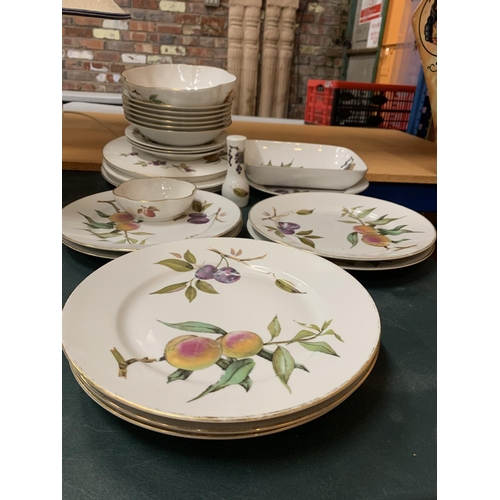 214 - A COLLECTION OF ROYAL WORCESTER 'EVESHAM' TABLEWARE TO INCLUDE PLATES, BOWLS, ETC