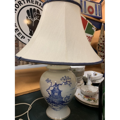 216 - A PAIR OF CERAMIC BASED BLUE AND WHITE TABLE LAMPS COMPLETE WITH SHADES H: TO BOTTOM OF BULB 37CM AP... 