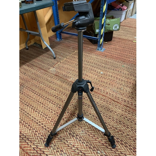 221 - A VANGUARD VT-508 TRIPOD WITH BOX