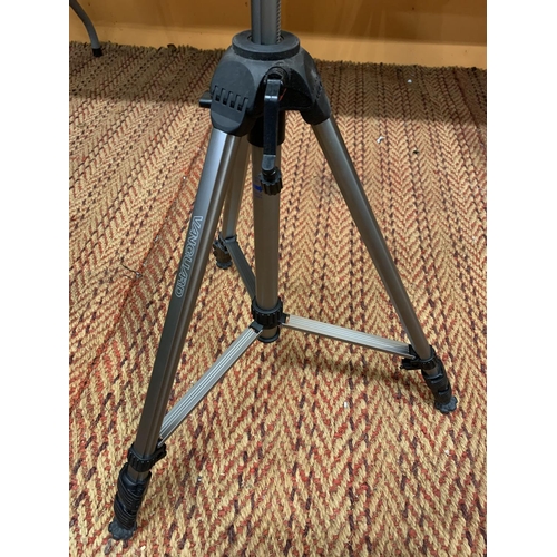 221 - A VANGUARD VT-508 TRIPOD WITH BOX