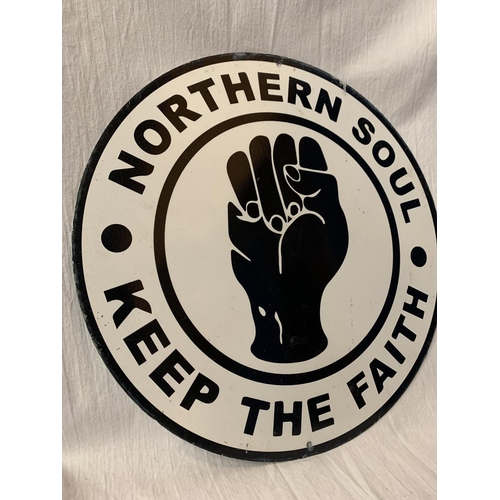 245 - A CIRCULAR METAL NORTHERN SOUL 'KEEP THE FAITH' SIGN - DIA:35.5CM