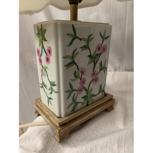 253 - A PAIR OF CERAMIC FLORAL DECORATED TABLE LAMPS ON  WOODEN BASES