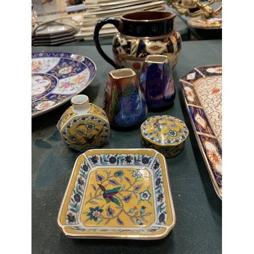 262 - AN ASSORTMENT OF CERAMIC ITEMS TO INCLUDE PLATES, A JUG, TRINKET BOX ETC