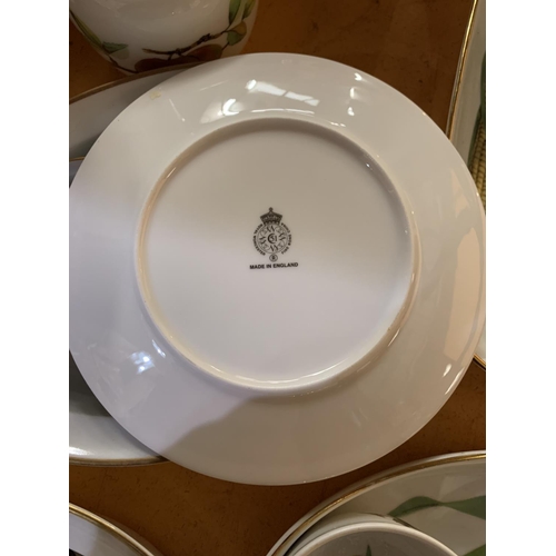 264 - A COLLECTION OF ROYAL WORCESTER PORCELAIN DINNER WARE IN THE EVESHAM DESIGN