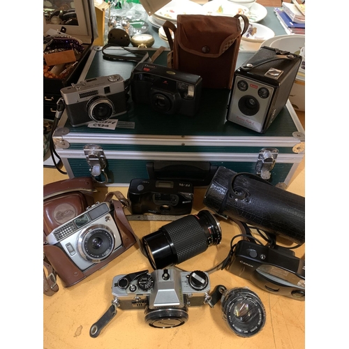 265 - AN ASSORTMENT OF VINTAGE CAMERAS, CASES AND A FLASH ETC