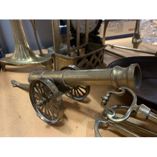 269 - A LARGE QUANTITY OF BRASS ITEMS