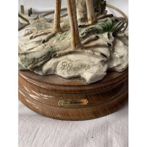 272 - A TABLE LAMP OF TWO STORKS ON A WOODEN BASE C/W SHADE