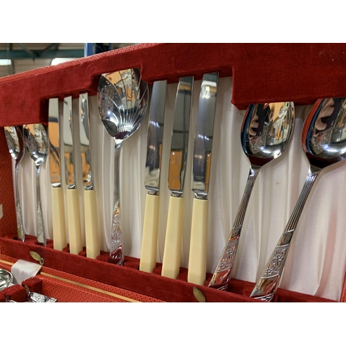 280 - A BOXED CANTEEN OF RETRO CUTLERY