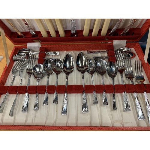 280 - A BOXED CANTEEN OF RETRO CUTLERY