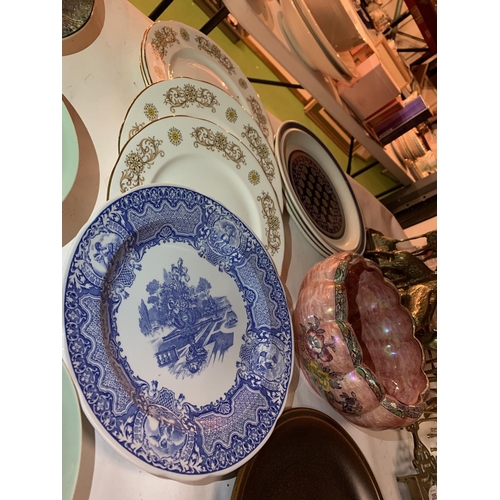 284 - A COLLECTION OF ASSORTED CERAMICS TO INCLUDE PLATES AND BOWLS