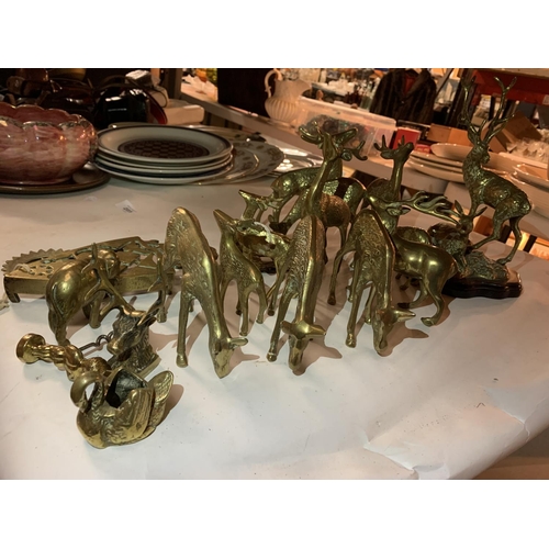 285 - A COLLECTION OF BRASS WARE TO INCLUDE STAG AND DEER FIGURES