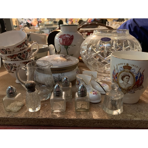 289 - AN ASSORTMENT OF CERAMICS AND GLASS TO INCLUDE A PAIR OF ROYAL DOULTON CUT GLASS BOWLS, A VILLEROY &... 