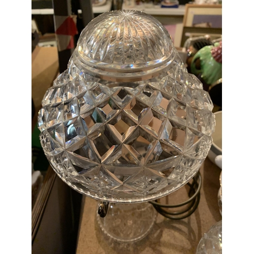 290 - A STUART CRYSTAL CUT GLASS TABLE LAMP