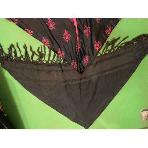 62 - TWO VINTAGE SHAWLS, AN ERMINE AND FEATHERS AND A BIRD TAXIDERMY FOR DECORATION