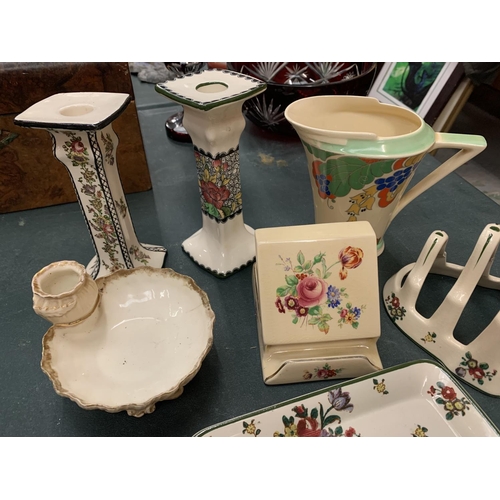 66 - EIGHT EXAMPLES OF ROYAL DOULTON CERAMIC WARE TO INCLUDE A 'CAPRICE' JUG (D5358)