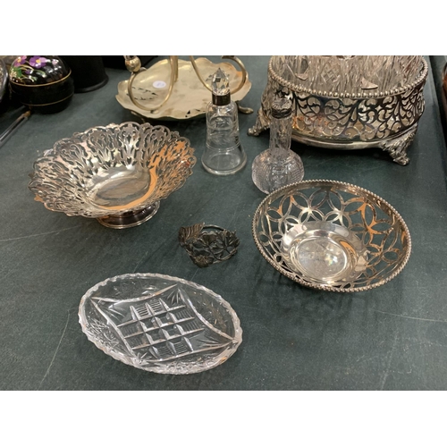 85 - AN ASSORTMENT OF VINTAGE ITEMS TO INCLUDE DISHES AND CUT GLASS CRUET SET