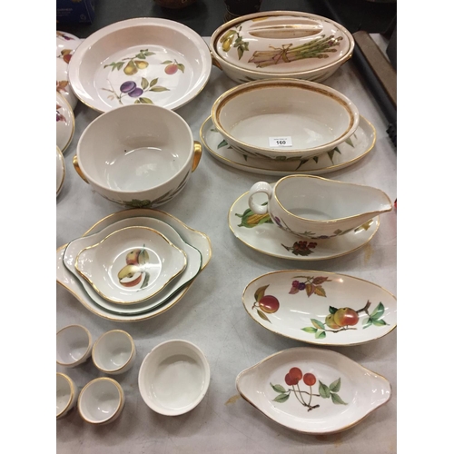 160 - A COLLECTION OF ROYAL WORCESTER PORCELAIN DINNER WARE IN THE EVESHAM DESIGN