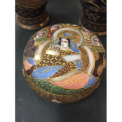 161 - A PAIR OF JAPANESE SATSUMA VASES AND A CIRCULAR LIDDED TRINKET POT - VASES H:26CM