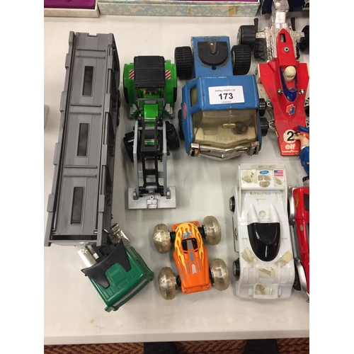 173 - A COLLECTION OF TOY VEHICLES TO INCLUDE VINTAGE TONKA TRUCK