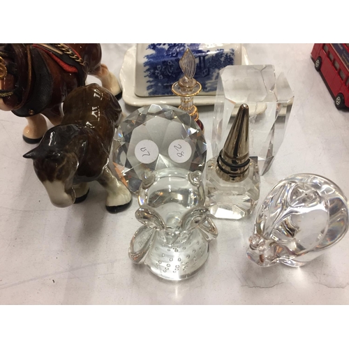 184 - A COLLECTION OF GLASS WARE AND CERAMICS TO INCLUDE GLASS PAPERWEIGHTS, SHIRE HORSES ETC