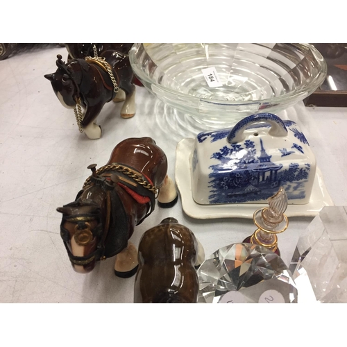 184 - A COLLECTION OF GLASS WARE AND CERAMICS TO INCLUDE GLASS PAPERWEIGHTS, SHIRE HORSES ETC