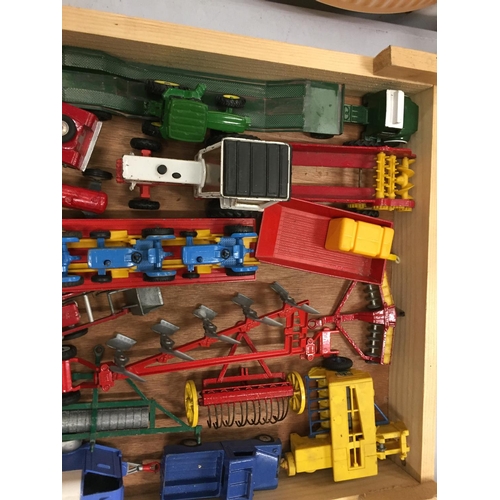 200 - A WOODEN TRAY OF VINTAGE DIE CAST MODEL FARM VEHICLES