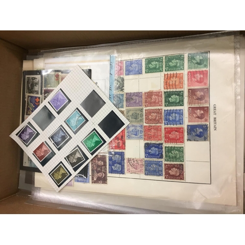204 - A COLLECTION OF VARIOUS CIGARETTE CARDS TO INCLUDE WILLS, JOHN PLAYER ETC AND A COLLECTION OF STAMPS... 