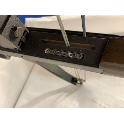 47 - A TDR-2005N NO:00022 CROSS BOW