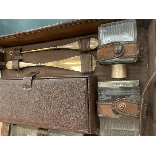 89A - A VINTAGE ART DECO STYLE COMPLETE LEATHER GROOMING SET TO INCLUDE HALLMARKED BIRMINGHAM SILVER ENGRA... 