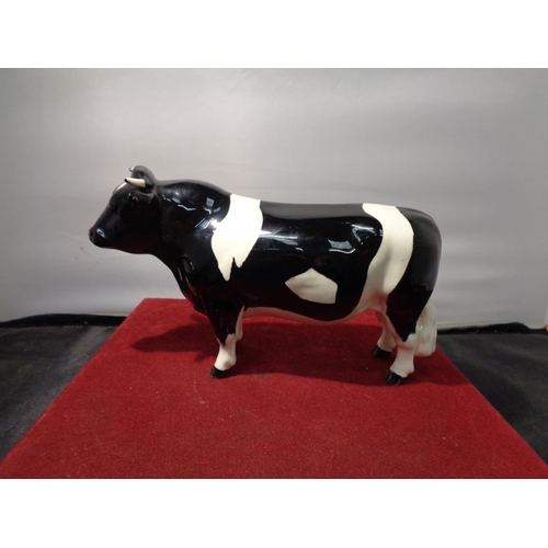 723 - A BESWICK FRESIAN BULL, COW AND CALF