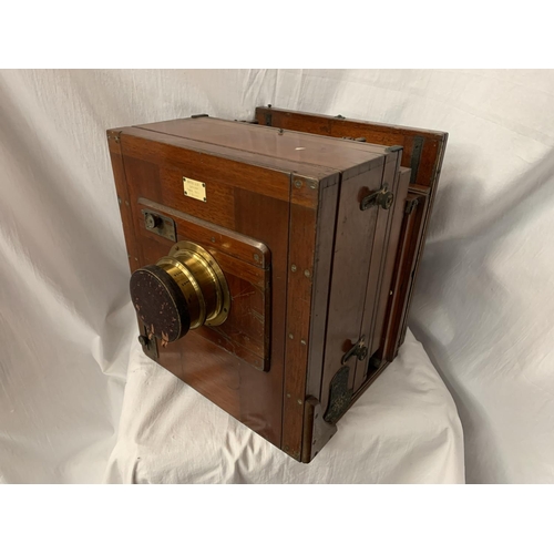 1 - A LARGE MAHOGANY ENROS & CO VINTAGE CAMERA WITH BRASS DETAIL 31CM X 35CM X 29CM