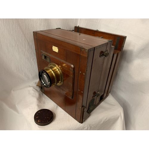 1 - A LARGE MAHOGANY ENROS & CO VINTAGE CAMERA WITH BRASS DETAIL 31CM X 35CM X 29CM