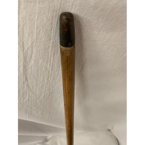 20 - A VINTAGE SILVER TOPPED CANE